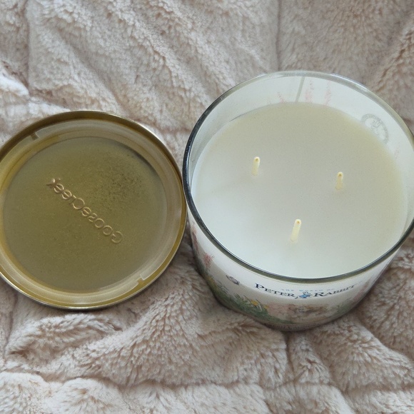 Peter Rabbit Fresh Laundry Candle - Picture 2 of 3